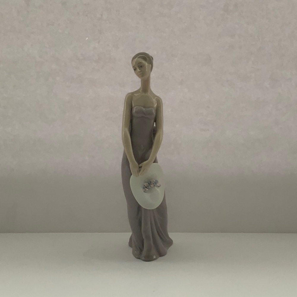 Lladro Figurine #5598 Bridesmaid Retired 2007